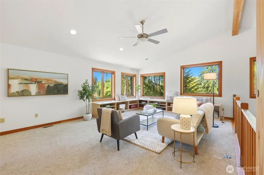19946 47th Avenue NE Lake Forest Park WA 98155