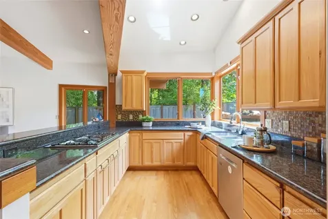 19946 47th Avenue NE Lake Forest Park WA 98155