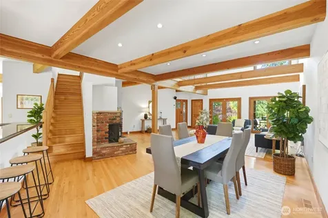 19946 47th Avenue NE Lake Forest Park WA 98155