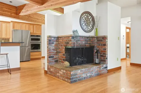 19946 47th Avenue NE Lake Forest Park WA 98155