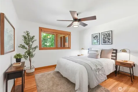 19946 47th Avenue NE Lake Forest Park WA 98155