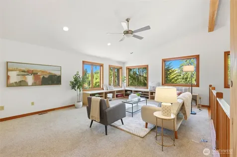 19946 47th Avenue NE Lake Forest Park WA 98155