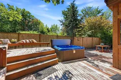 19946 47th Avenue NE Lake Forest Park WA 98155