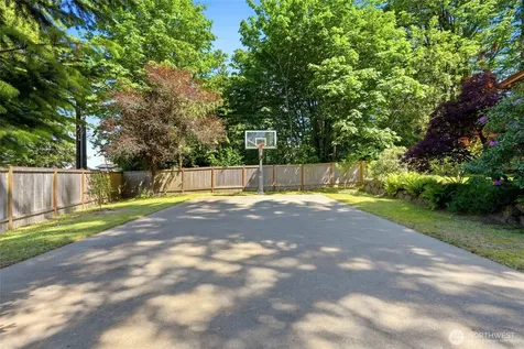 19946 47th Avenue NE Lake Forest Park WA 98155