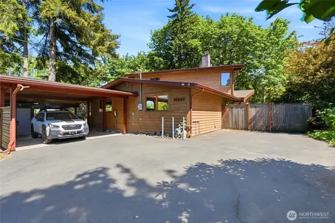19946 47th Avenue NE Lake Forest Park WA 98155