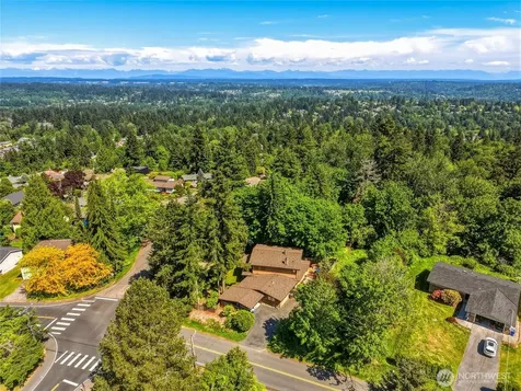19946 47th Avenue NE Lake Forest Park WA 98155