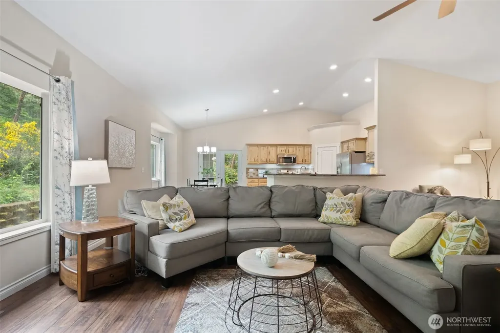 300 E Hillside Drive Belfair WA 98528