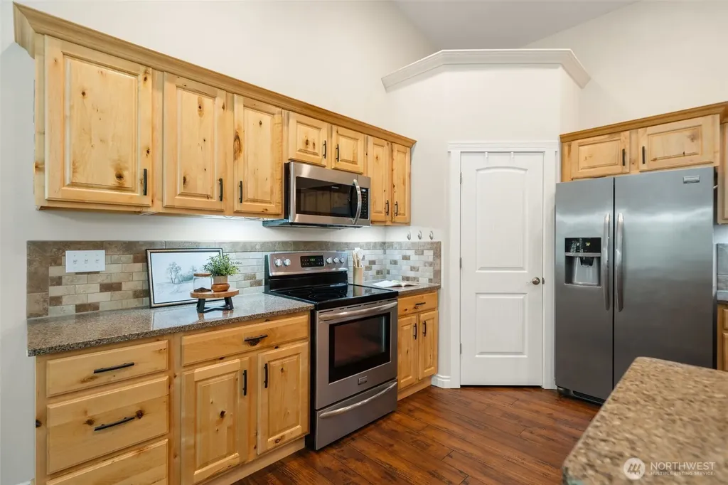 300 E Hillside Drive Belfair WA 98528