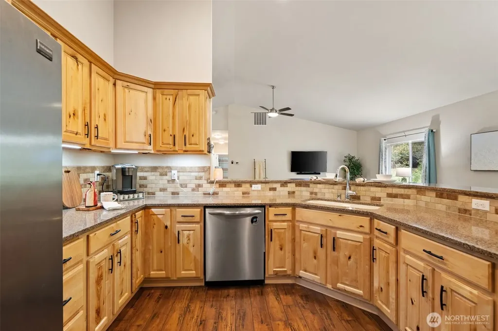 300 E Hillside Drive Belfair WA 98528