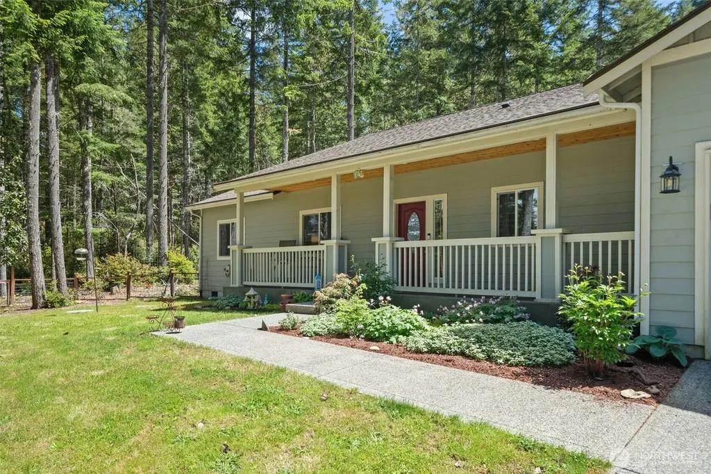 300 E Hillside Drive Belfair WA 98528