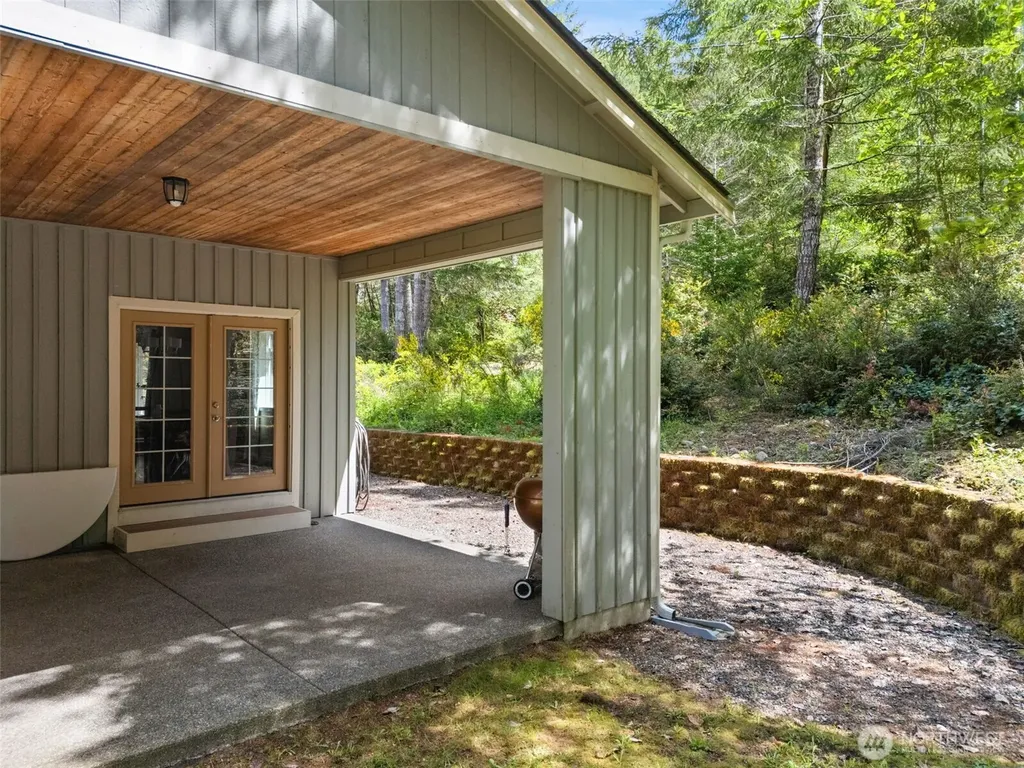 300 E Hillside Drive Belfair WA 98528