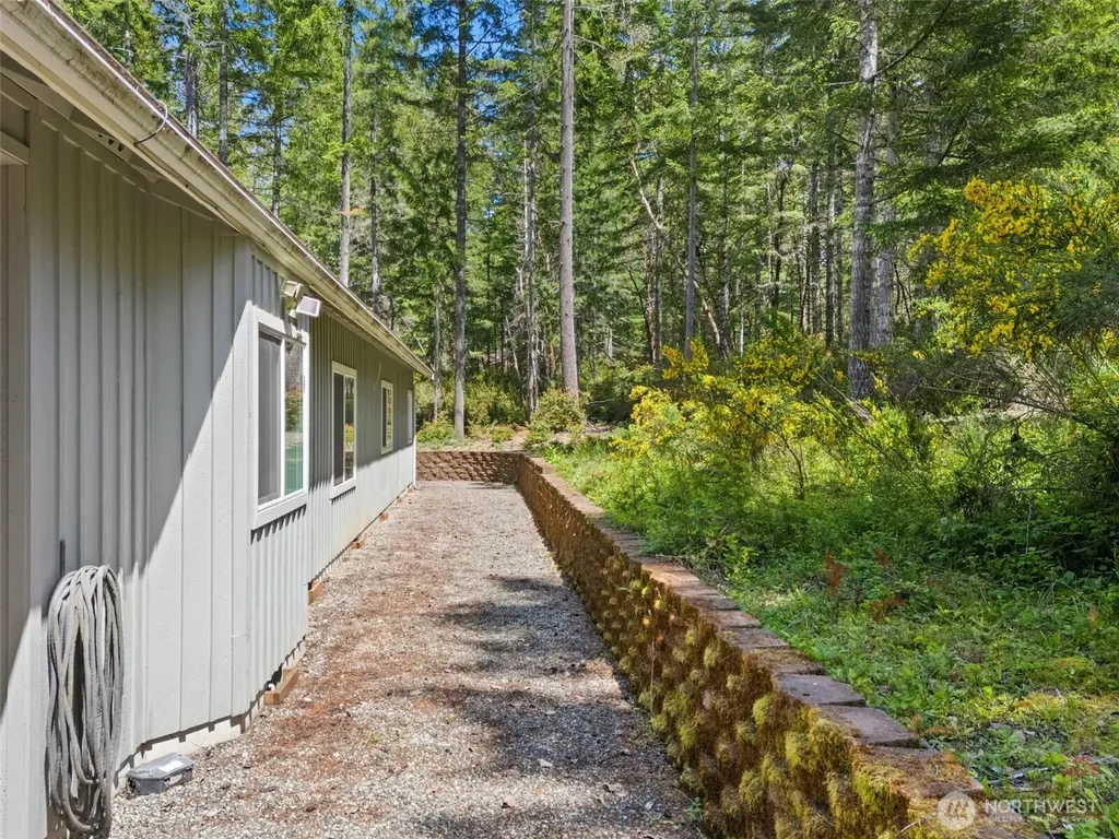 300 E Hillside Drive Belfair WA 98528