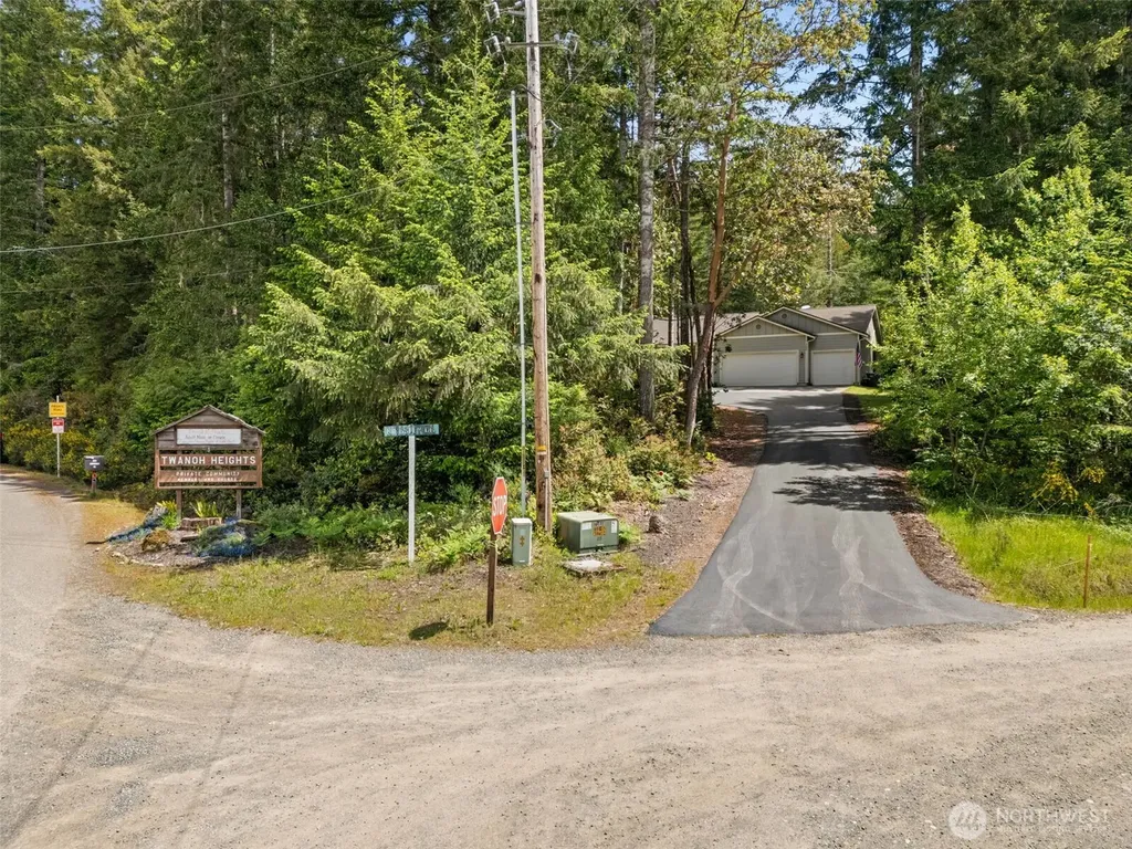 300 E Hillside Drive Belfair WA 98528