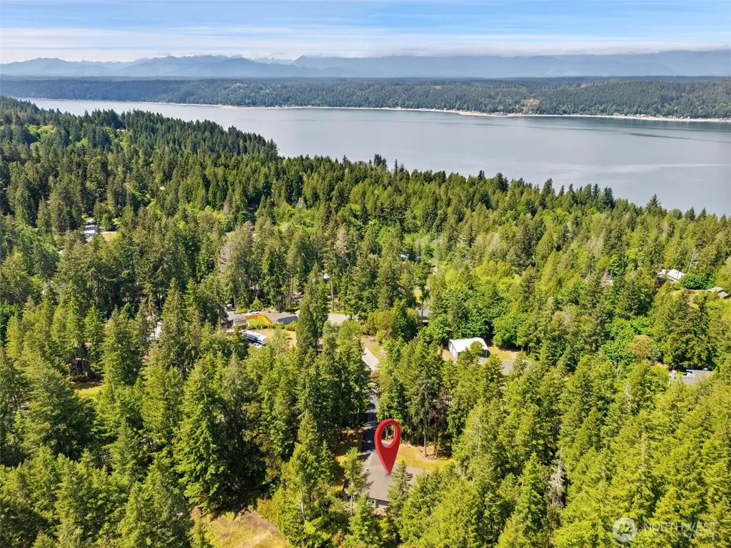 300 E Hillside Drive Belfair WA 98528