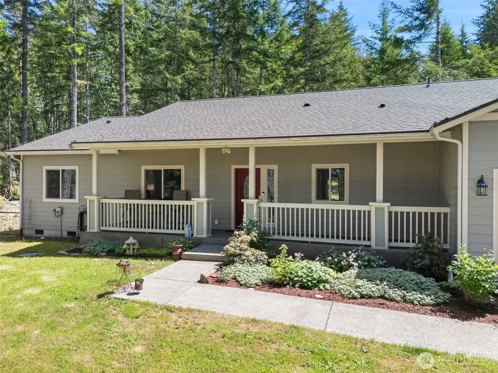 300 E Hillside Drive Belfair WA 98528