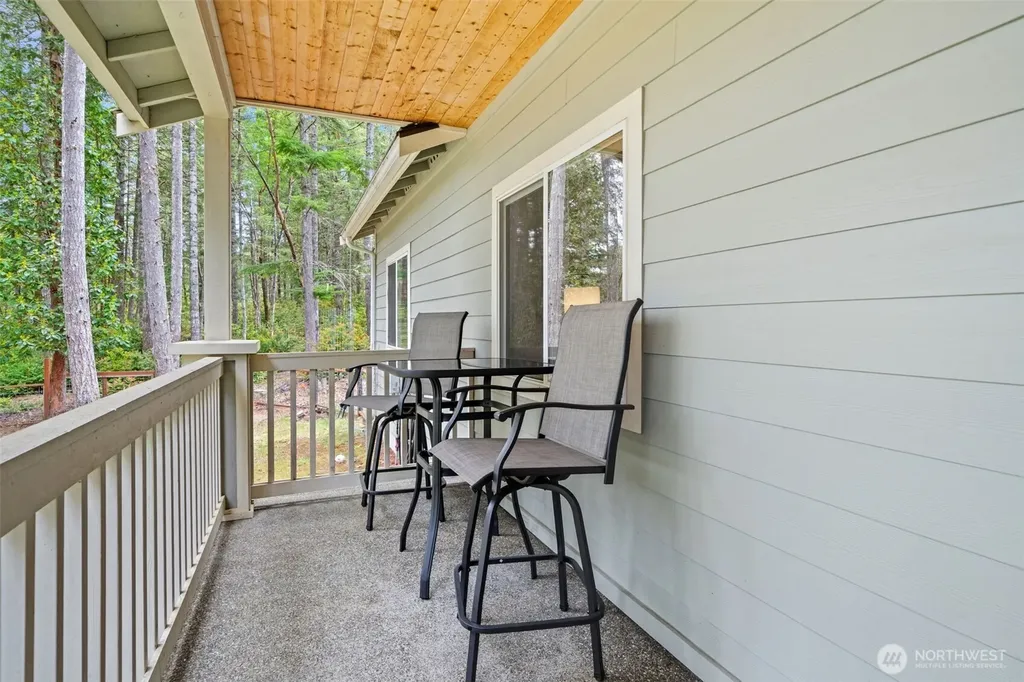 300 E Hillside Drive Belfair WA 98528