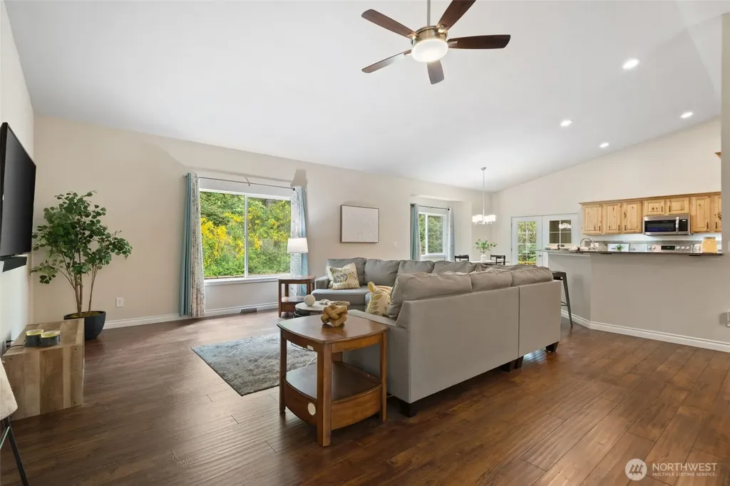 300 E Hillside Drive Belfair WA 98528