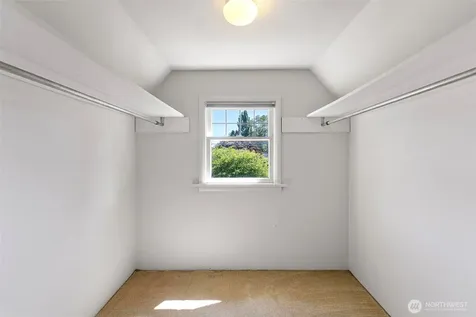 4812 SW Stevens Street Seattle WA 98116