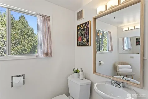 4812 SW Stevens Street Seattle WA 98116