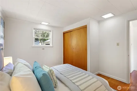 4812 SW Stevens Street Seattle WA 98116