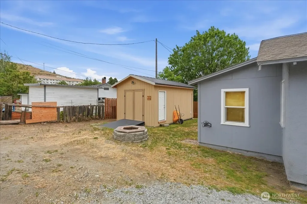 608 N Bradley Street Chelan WA 98816