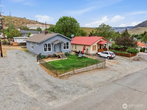 608 N Bradley Street Chelan WA 98816