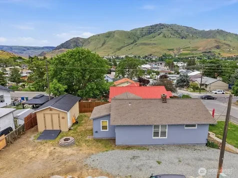 608 N Bradley Street Chelan WA 98816