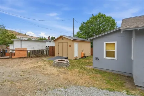 608 N Bradley Street Chelan WA 98816