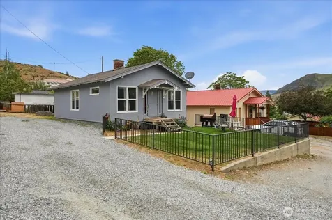 608 N Bradley Street Chelan WA 98816