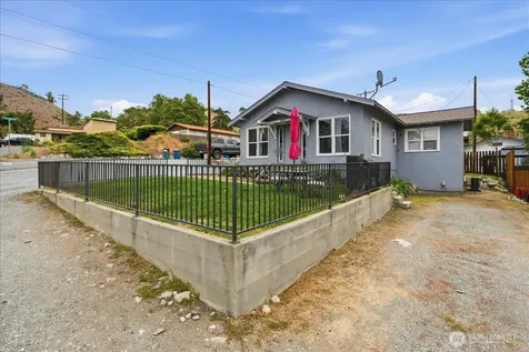 608 N Bradley Street Chelan WA 98816
