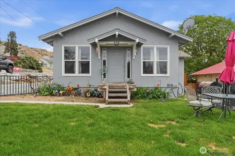 608 N Bradley Street Chelan WA 98816