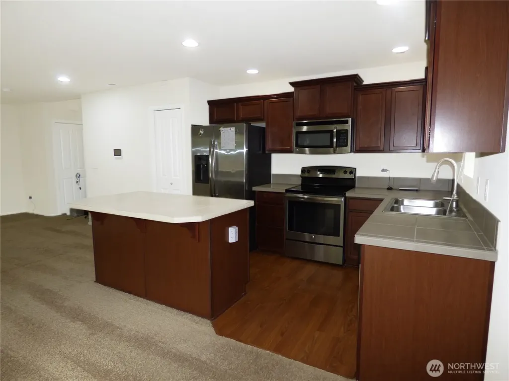 2720 13th Avenue NW Puyallup WA 98371