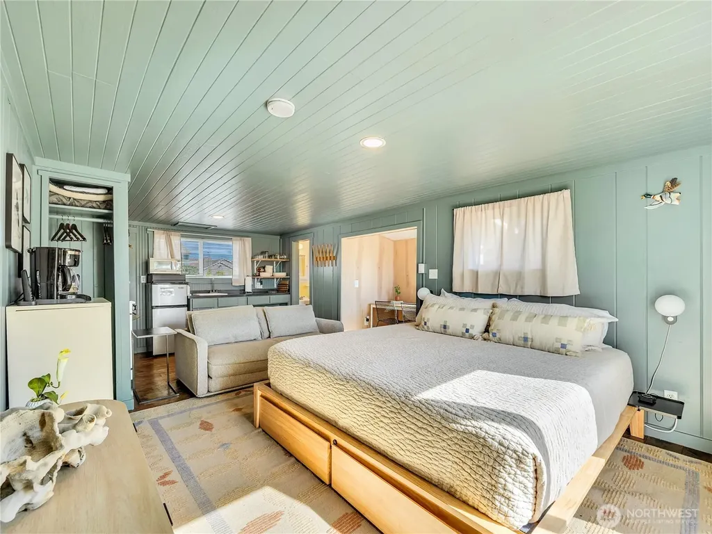 105 Ocean Beach Boulevard S Long Beach WA 98631