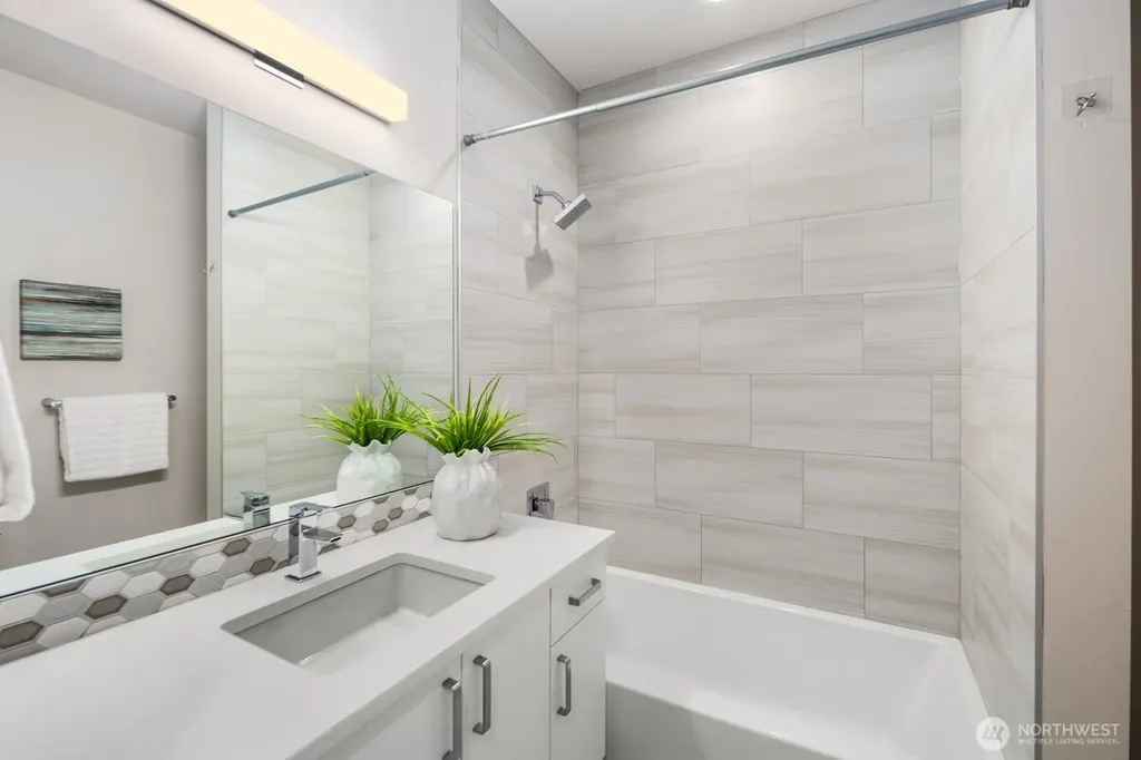 8042 35th Avenue NE Seattle WA 98115
