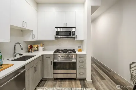 8042 35th Avenue NE Seattle WA 98115