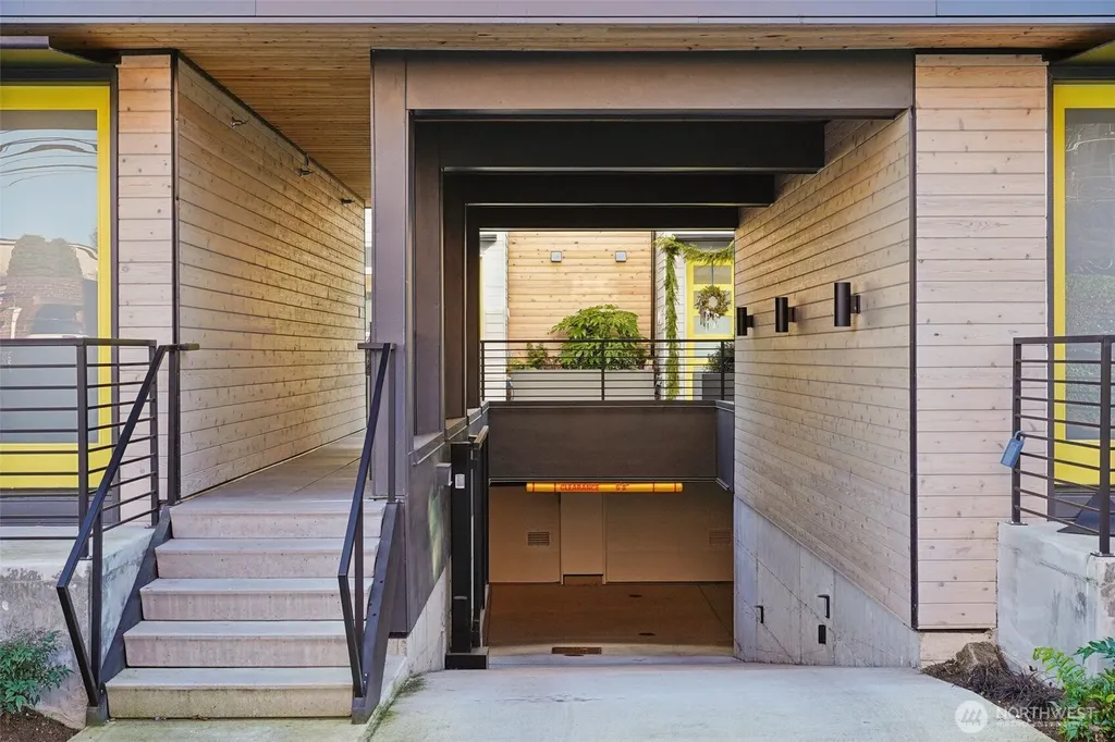 515 Howe Seattle WA 98109
