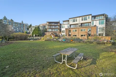 515 Howe Seattle WA 98109