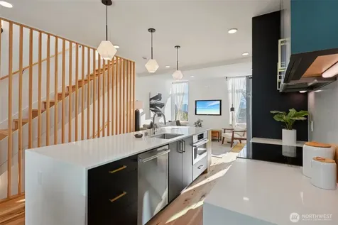 515 Howe Seattle WA 98109