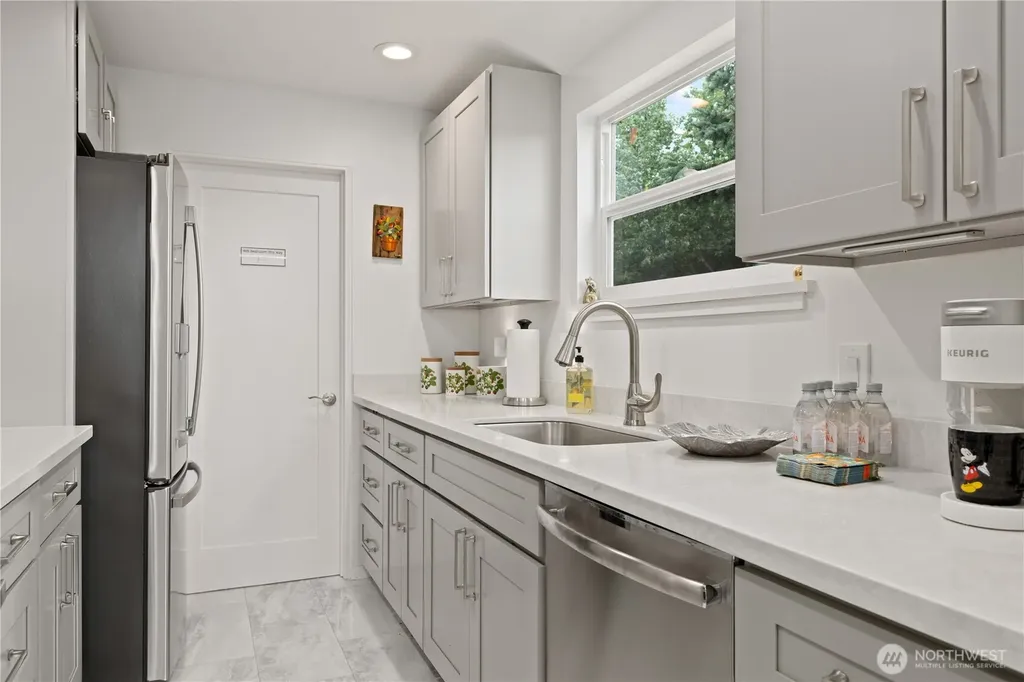707 W Bertona Street Seattle WA 98119
