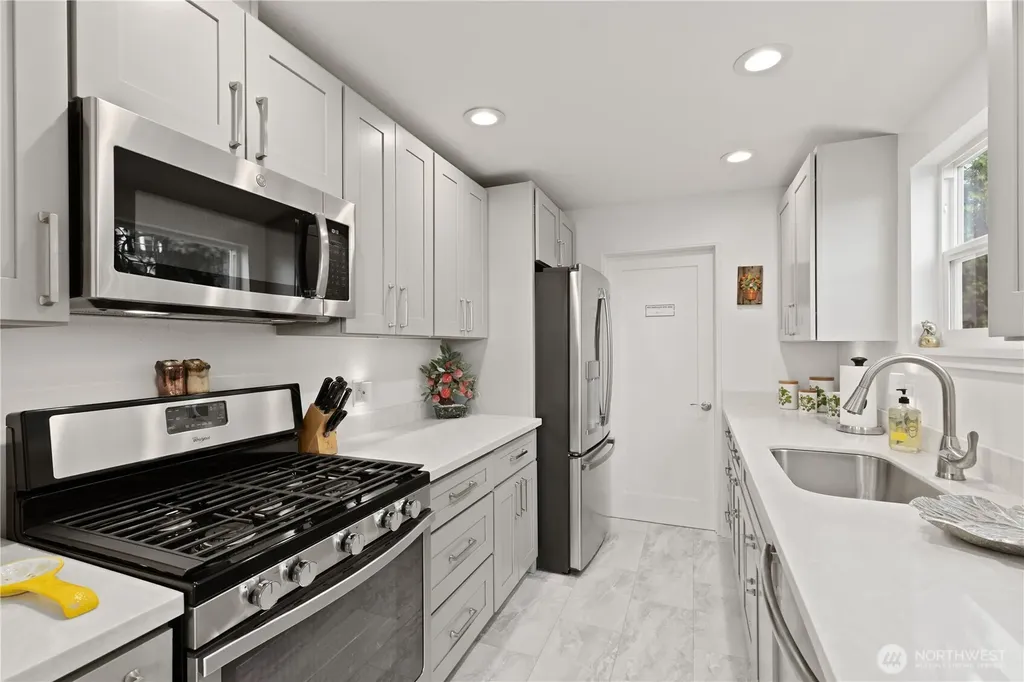 707 W Bertona Street Seattle WA 98119