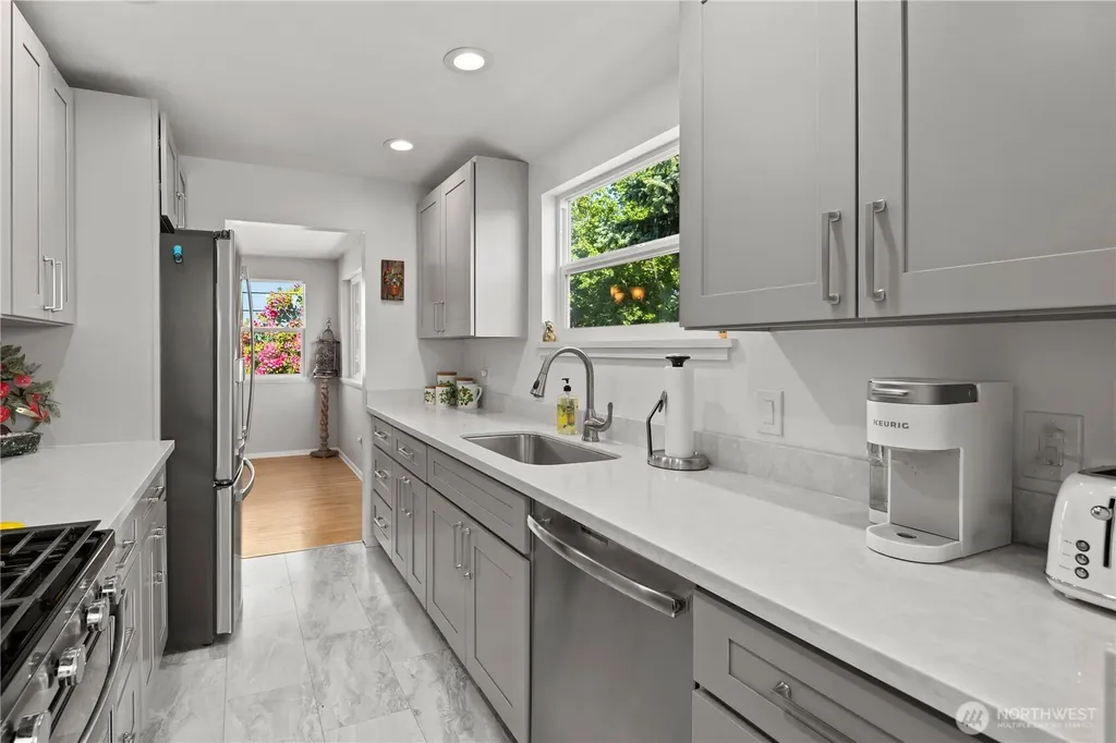 707 W Bertona Street Seattle WA 98119