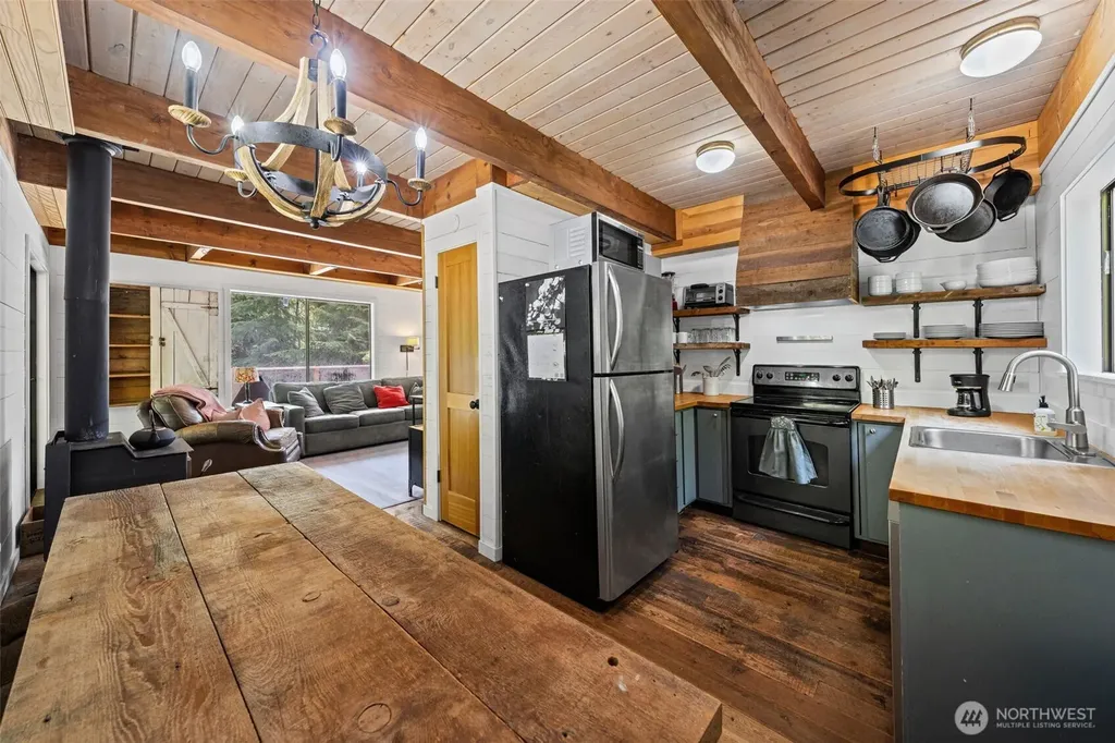 281 Wilderness Lane Easton WA 98925