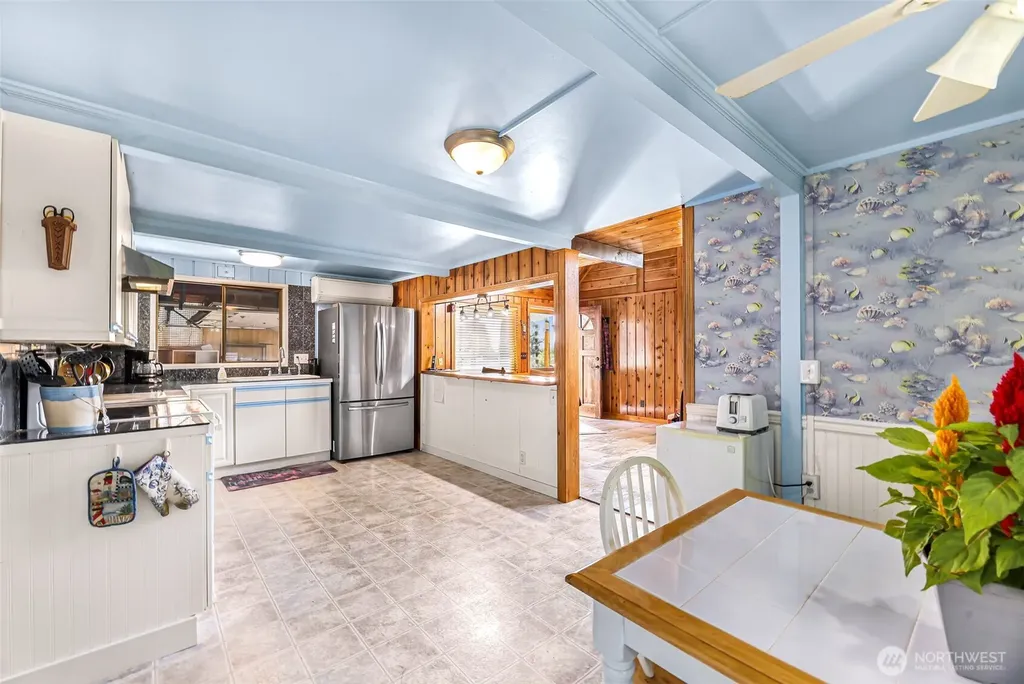 8415 Donald Way Blaine WA 98230