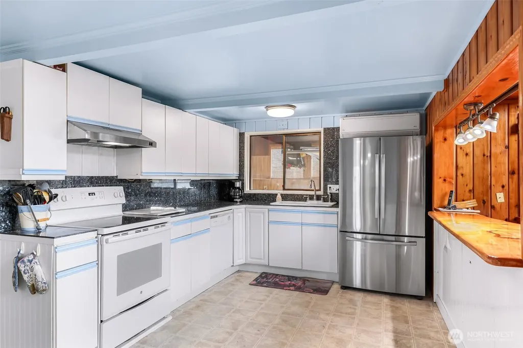 8415 Donald Way Blaine WA 98230