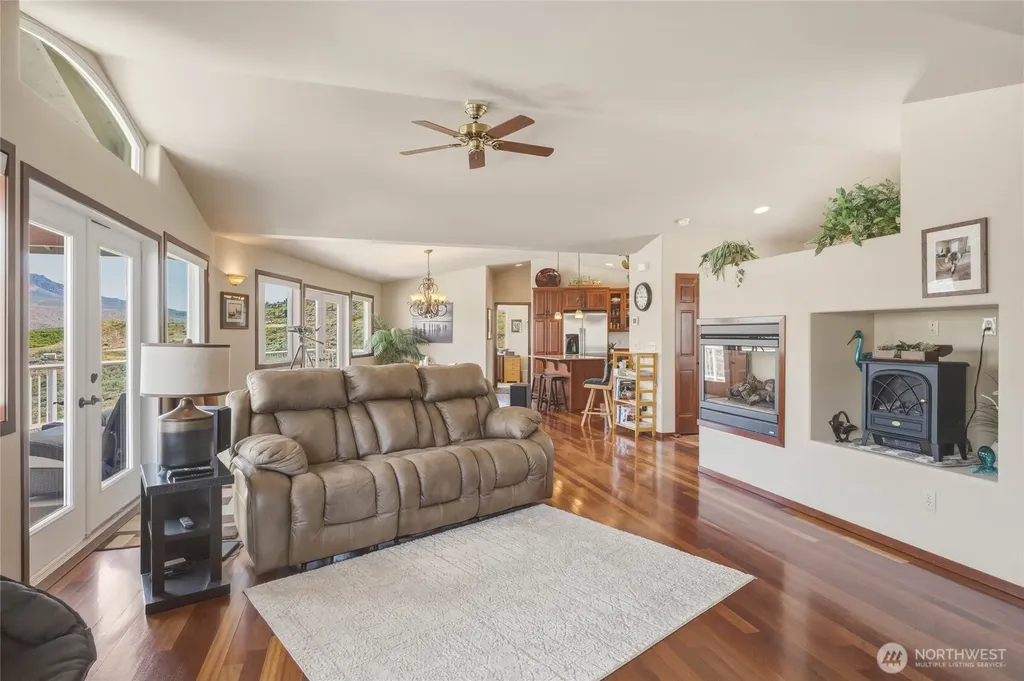 275 E Emerson Drive Orondo WA 98843