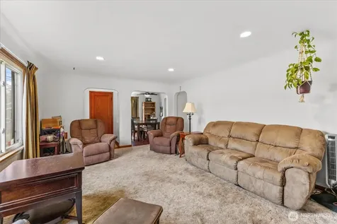 328 Garden Avenue N Renton WA 98057