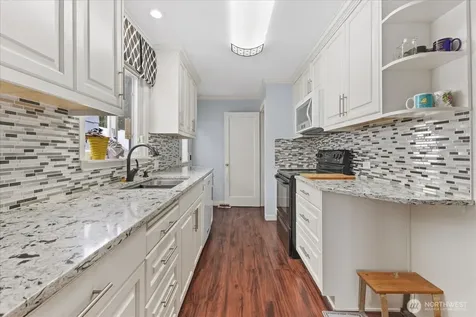 328 Garden Avenue N Renton WA 98057