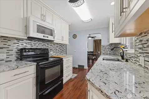 328 Garden Avenue N Renton WA 98057