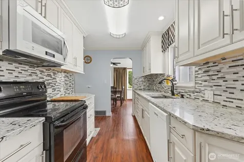 328 Garden Avenue N Renton WA 98057
