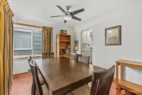 328 Garden Avenue N Renton WA 98057